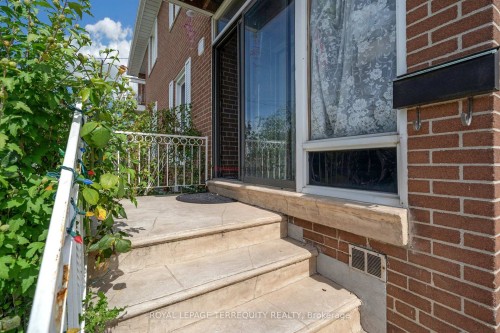 11 Dixiana Court, Toronto, ON 