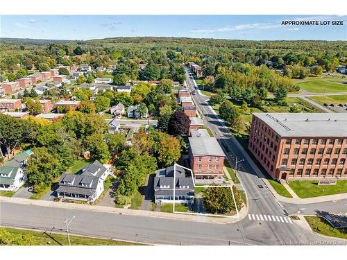 2 River St, Fredericton, NB 