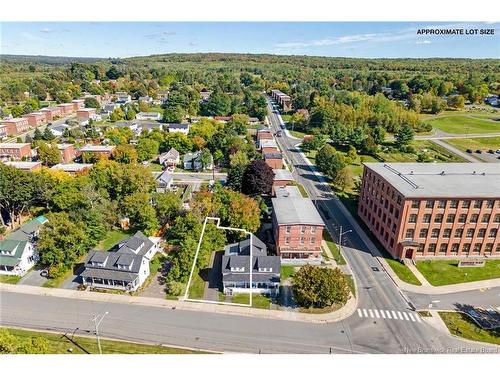 4 River St, Fredericton, NB 