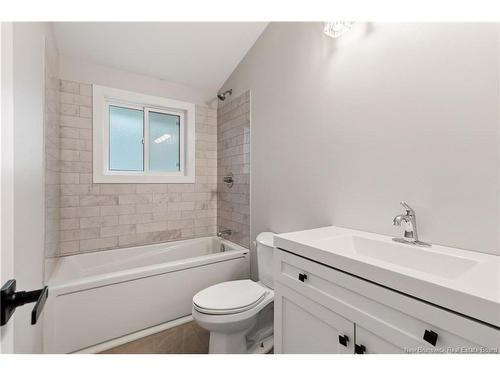 25 Vista Dr, Moncton, NB 