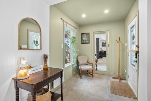 Mud Room - 157 Rue De La Canadienne, Saint-Jean-Sur-Richelieu, QC 