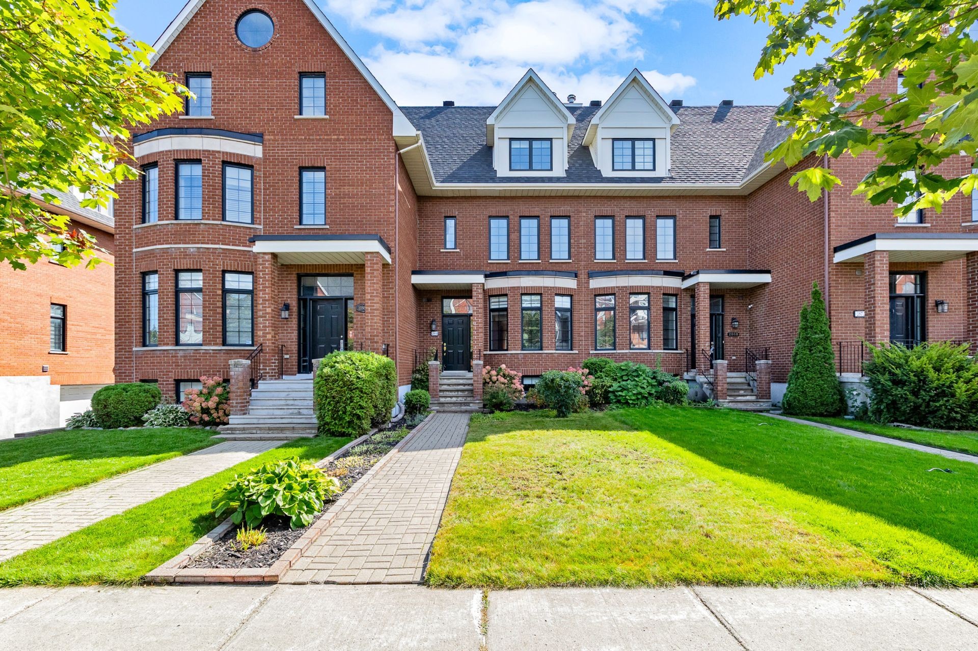2864 Av Ernest Hemingway — photo 1