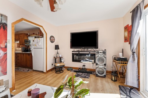 Salon - 31A  - 31B Ch. Du Boisé, Val-Des-Monts, QC 