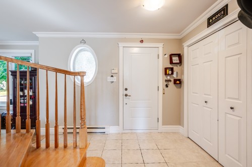 Mud Room - 125 Rue Paradis, La Prairie, QC 