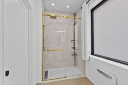 Salle de bains attenante à la CCP - 
