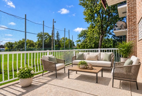 Balcon - 4528  - 4530 Boul. Notre-Dame, Laval (Chomedey), QC 