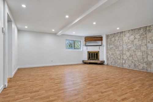 Salle familiale - 4528  - 4530 Boul. Notre-Dame, Laval (Chomedey), QC 