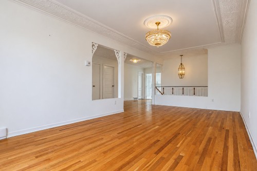 Salon - 4528  - 4530 Boul. Notre-Dame, Laval (Chomedey), QC 