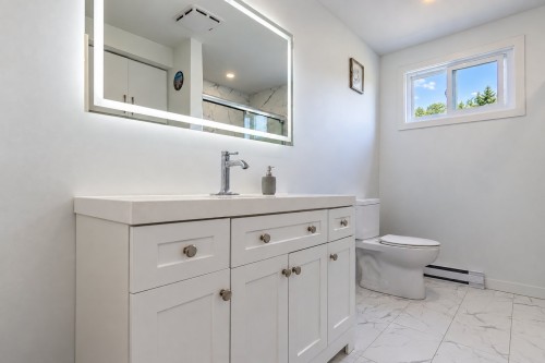 Salle de bains - 4528  - 4530 Boul. Notre-Dame, Laval (Chomedey), QC 