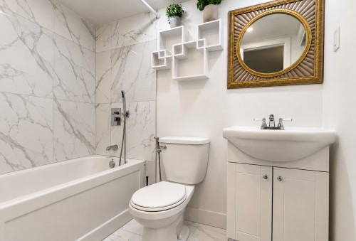 Salle de bains - 4528  - 4530 Boul. Notre-Dame, Laval (Chomedey), QC 
