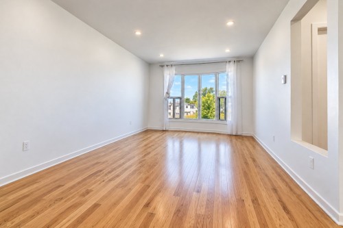 Salon - 4528  - 4530 Boul. Notre-Dame, Laval (Chomedey), QC 