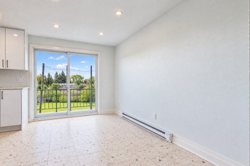 Salle à manger - 4528  - 4530 Boul. Notre-Dame, Laval (Chomedey), QC 