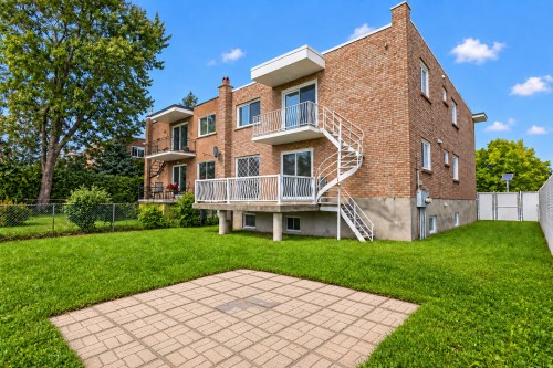 Cour - 4528  - 4530 Boul. Notre-Dame, Laval (Chomedey), QC 