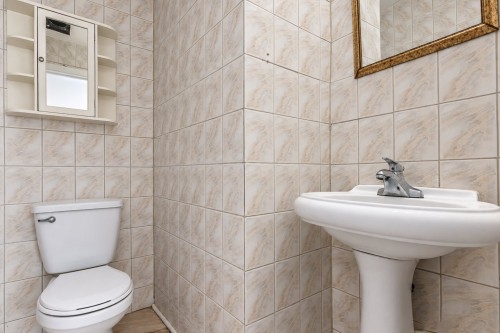 Salle d'eau - 4528  - 4530 Boul. Notre-Dame, Laval (Chomedey), QC 
