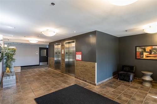 451-230 Fairhaven Rd, Winnipeg, MB 