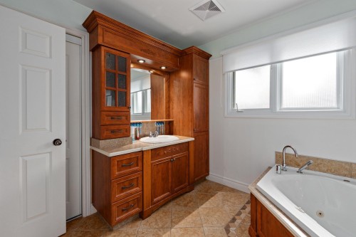 Bathroom - 5 Rue Paquette, Salaberry-De-Valleyfield, QC 