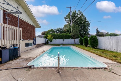 Pool - 5 Rue Paquette, Salaberry-De-Valleyfield, QC 