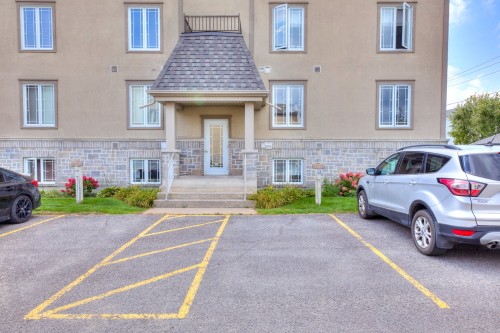 Stationnement - 1-2295 Rue Isaac-Jogues, Saint-Jérôme, QC 
