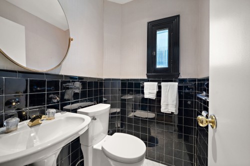 Salle d'eau - 615 Av. Powell, Mont-Royal, QC 