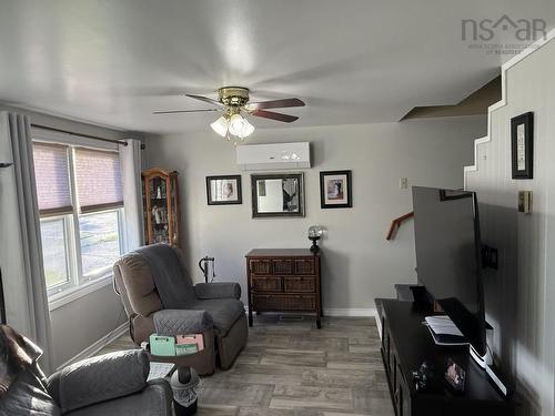 3569 Ellsworth Avenue, New Waterford, NS 
