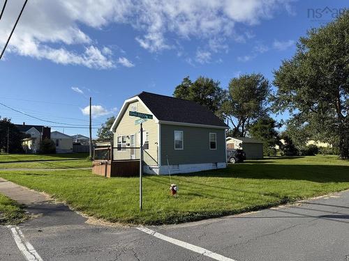 3569 Ellsworth Avenue, New Waterford, NS 