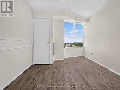 Bright & cheerful! - 1107 - 7 Gale Crescent, St. Catharines (E. Chester), ON 