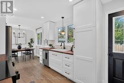 Large bonus pantry - 