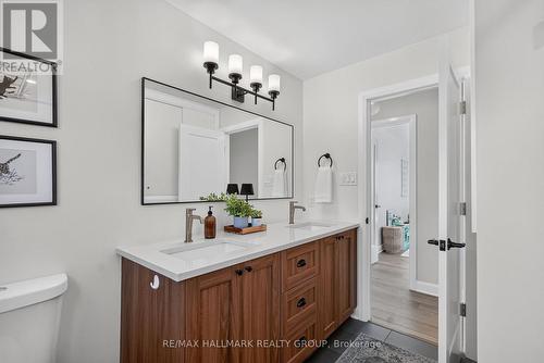 Family bath, double sinks, quartz countertop - 181 Wellington Street, Carleton Place, ON 