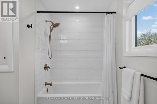 Beautifully renovated shower/tub - 181 Wellington Street, Carleton Place, ON 