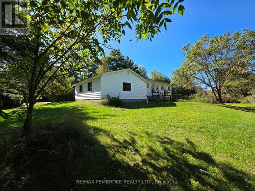 Rear of garage - 774 Pinegrove Crescent, Petawawa, ON 