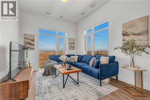 Living room featuring light wood-style floors and baseboards - 460 Gordon Krantz Avenue Unit# 601, Milton, ON 