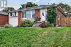 92 BEAVER BEND CRESCENT Toronto, ON M9B 5R6