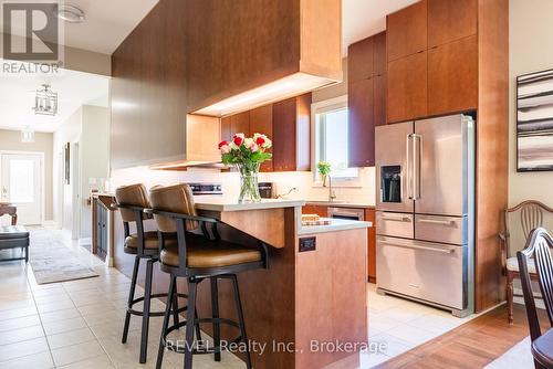 Elevated Breakfast bar - 19 Francesco Crescent, St. Catharines (Rykert/Vansickle), ON 