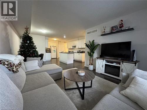 205 RACHEL Crescent Unit# B , Kitchener, Ontario N2R 0H7 4