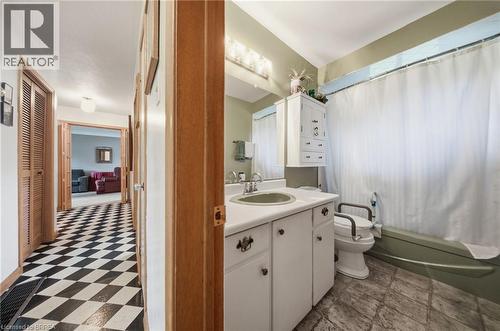14 Falkland Road, Falkland, ON 