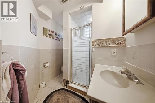 14 Falkland Road, Falkland, ON 