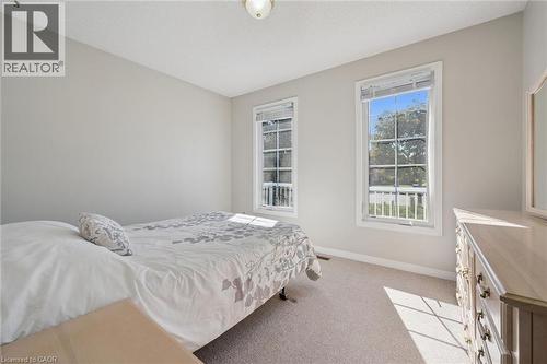 Textured carpeting and neutral wall tones - 512 Thorndale Drive, Waterloo, ON 