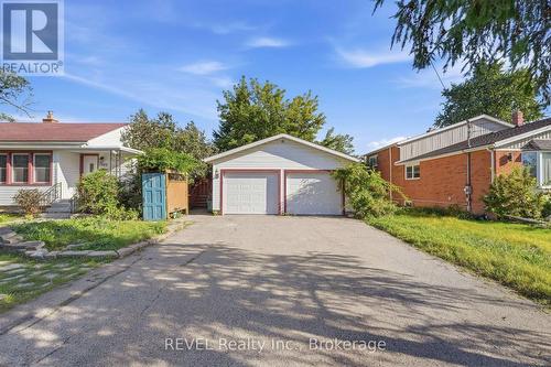7962 Booth Street, Niagara Falls (Ascot), ON 