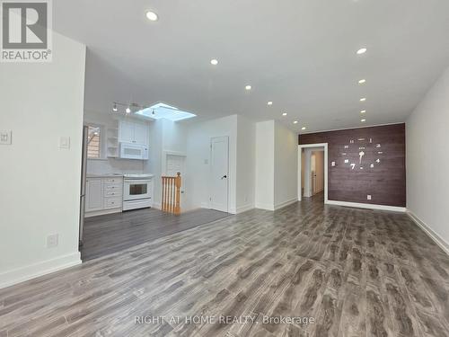274 MCCONVEY DRIVE , Richmond Hill, Ontario L4C 3K2 2