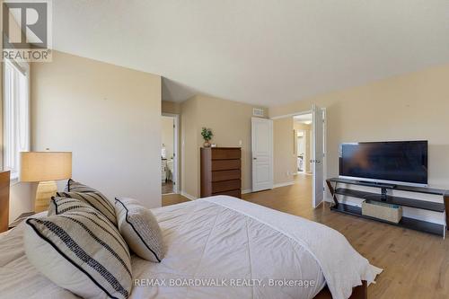 210 Broxburn Crescent, Ottawa, ON 