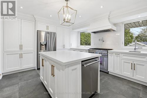Gourmet Kitchen Equipped with Quartz Countertops - 1601 Venetia Drive, Oakville, ON 