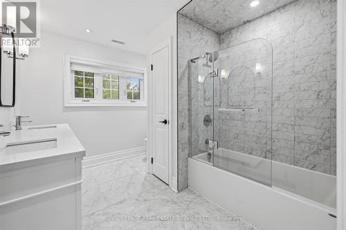 Beautifully Appointed Five-Piece Main Bathroom - 1601 Venetia Drive, Oakville, ON 