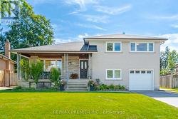 33 BELLEGLADE COURT Toronto, ON M9M 2W3