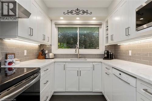 Kitchen view to front yard - 200 Woodview Crescent, Ancaster, ON 