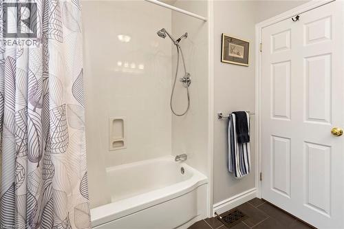 Family bathroom with heated flooring - 200 Woodview Crescent, Ancaster, ON 