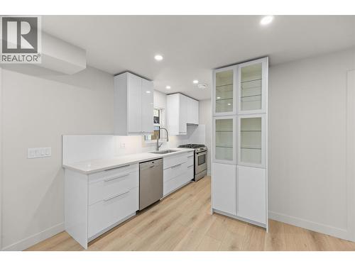 Suite Kitchen - 4141 San Clemente Avenue, Peachland, BC 
