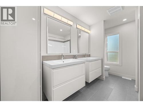 Main House Bathroom - 4141 San Clemente Avenue, Peachland, BC 