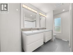 Main House Bathroom - 