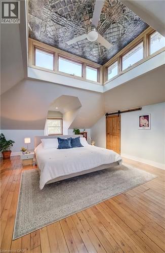 Wood flooring with a decorative area rug - 59 Allen Street W, Waterloo, ON 