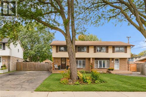 10 Goldfinch Road, Hamilton, ON 